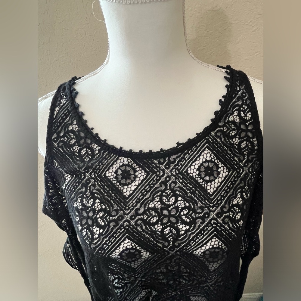 Free People ‘Geo Sands’ Cold Shoulder Lace Top - Picture 4 of 9
